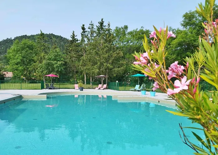 De Plein Air Le Chanset Кемпинг